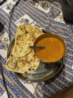 Guneet's Indian In Melton food