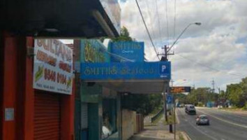 Smith's Quality Seafood outside