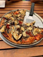 Age's Pizza Place food