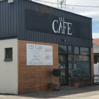 123 Cafe outside