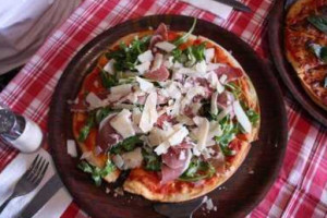 Lipari Pizza food