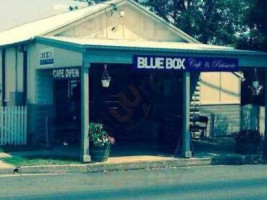 Blue Box Cafe' Pattisserie outside