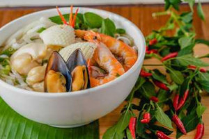 Wat The Pho food