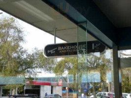Batemans Bay Bakehouse outside