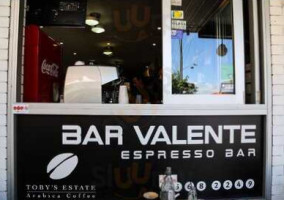Bar Valente outside