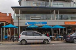 Brighton Jetty Bakery outside