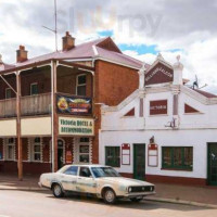 Victoria Toodyay outside
