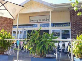 Bennys cafe food