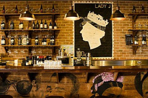 Lady J Cafe & Wine Bar 