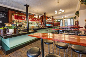 Redoak Boutique Beer Cafe inside