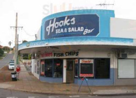 Hooks Sea and Salad Bar outside