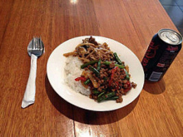 Mon Thani Curry Palace food