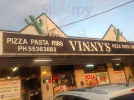 Vinnys Pizza Pasta Ribs outside