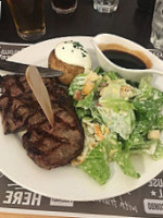The Jindalee Hotel and Function Centre food