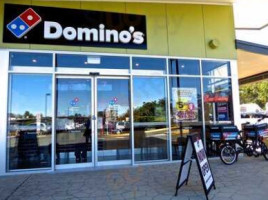 Domino's Pizza Crestwood Plaza outside