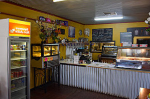 Cafe on Roberts food