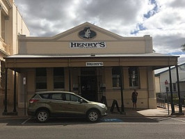 Henry's Cafe and Restaurant 