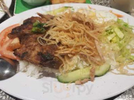 L P Vietnamese Noodle Soup food