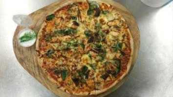 Middle Rock Pizza And Eatery food