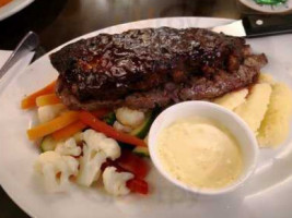 Graziers Steakhouse food