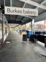 Burkes Bakery outside