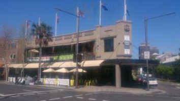 Woolloomooloo Bay Hotel outside