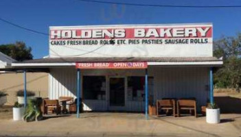 Holdens Bakery outside