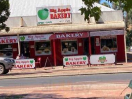 Big Apple Bakery outside