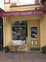 Tenterfield Gourmet Pizza outside