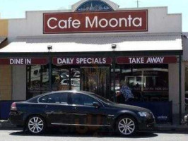 Cafe Moonta food