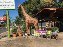 Big Giraffe Cafe outside