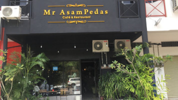 Mr Asampedas Cafe food