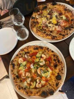 Matteo's Woodfired Pizza food