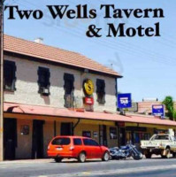 Two Wells Tavern outside