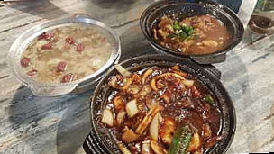 Lau Wang Claypot Delights food