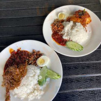 Nasi Kukus Famosa food