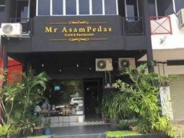 Mr Asampedas Cafe outside