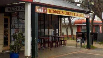Riddells Creek Bakery outside