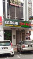 Restoran Yash Maju outside