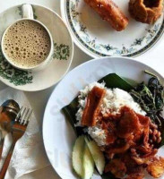 Kari Kepala Ikan Mutiara Damansara food
