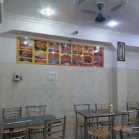 Muman's Royal Cafe inside