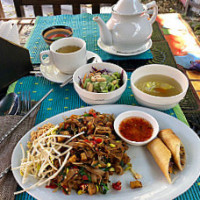 Baan Baan Thai Cafe food