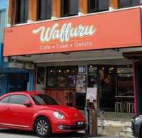 Waffuru Cafe outside