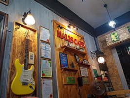 Malis Cafe inside
