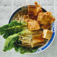Kampung Bi Seafood Noodles food