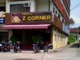 Z Corner outside