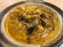 Chan Kee Curry Fish Head food