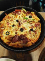 Pizza Hut Satok food