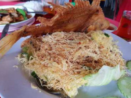 Langat Seafood And Beer Garden food