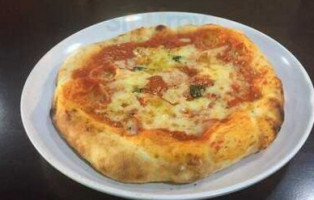 Gino Pizza inside